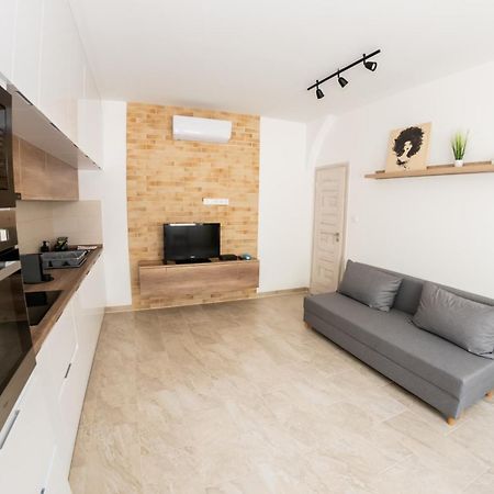 Winestone Corner Apartment Debrecen Esterno foto