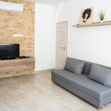 Winestone Corner Apartment Debrecen Esterno foto