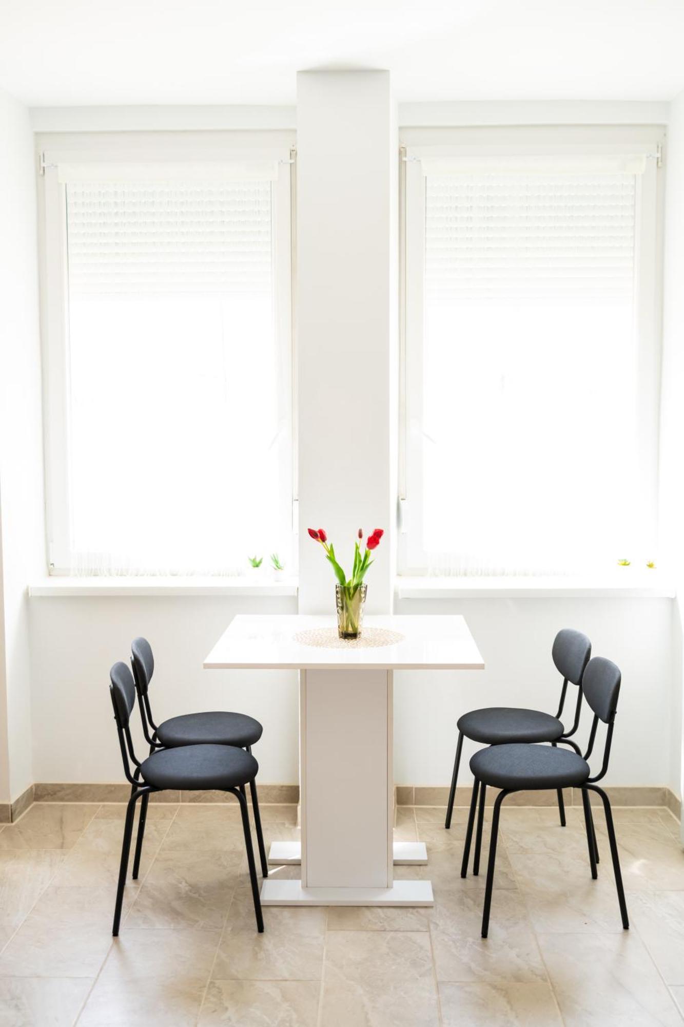 Winestone Corner Apartment Debrecen Esterno foto