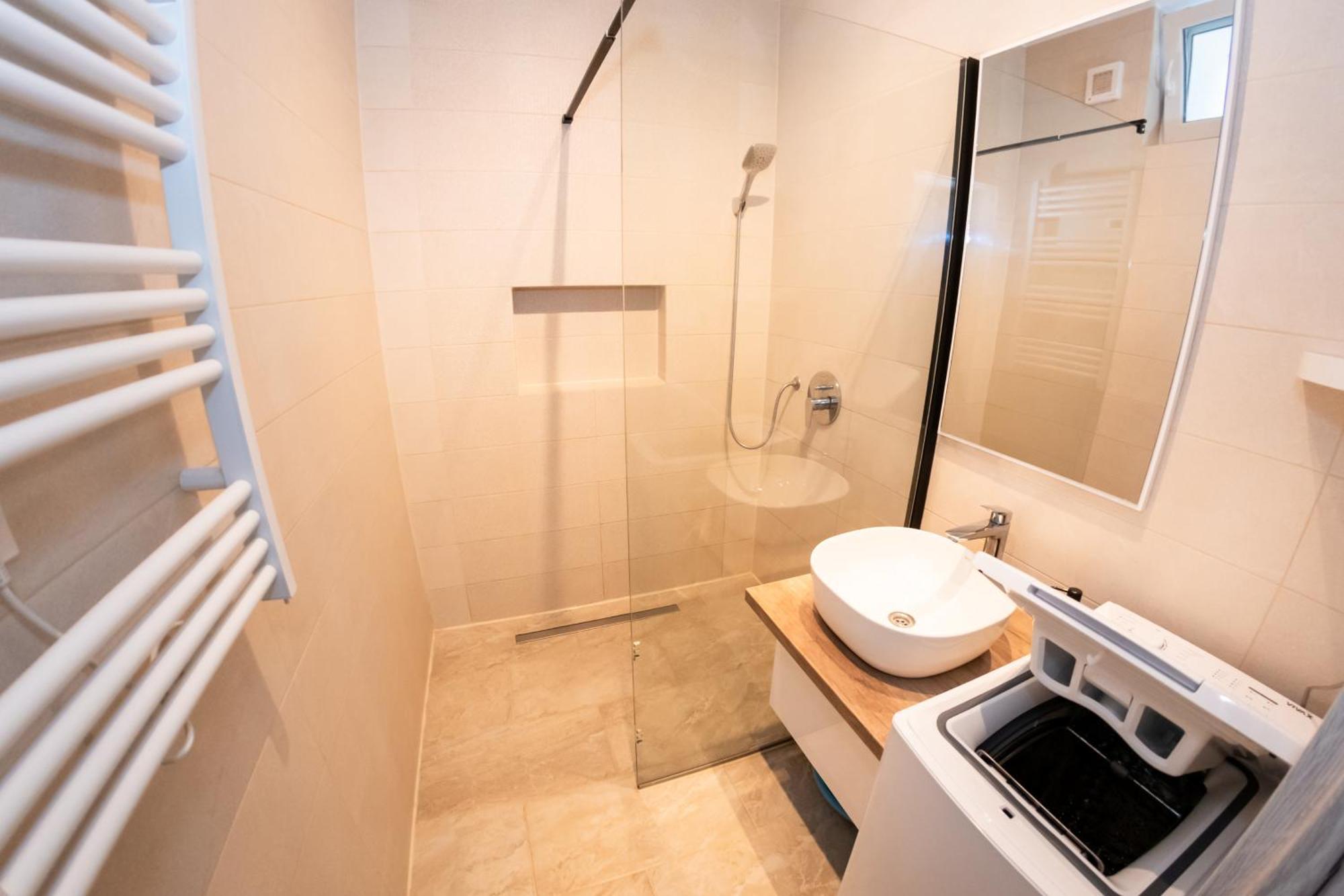 Winestone Corner Apartment Debrecen Esterno foto