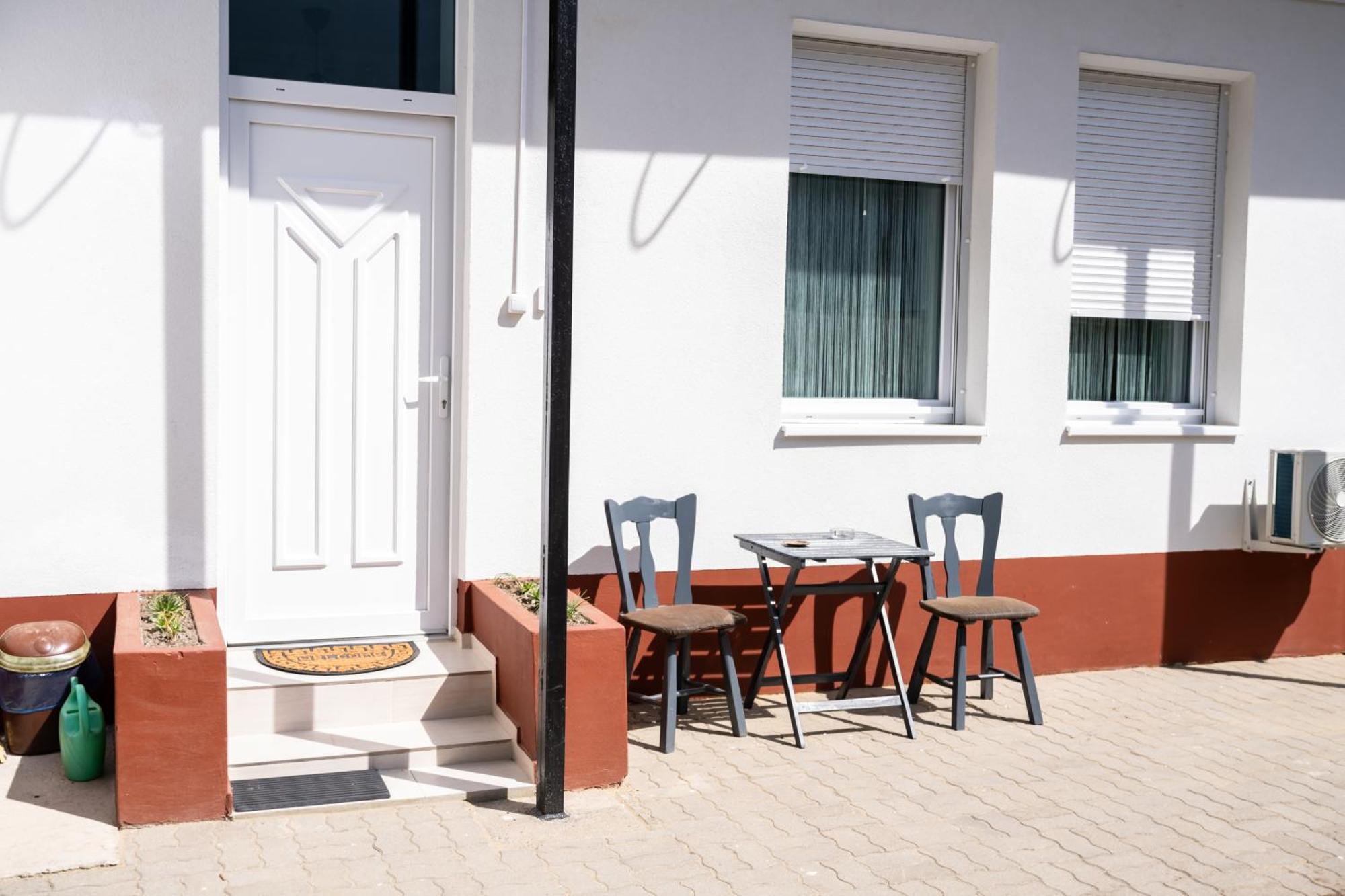 Winestone Corner Apartment Debrecen Esterno foto